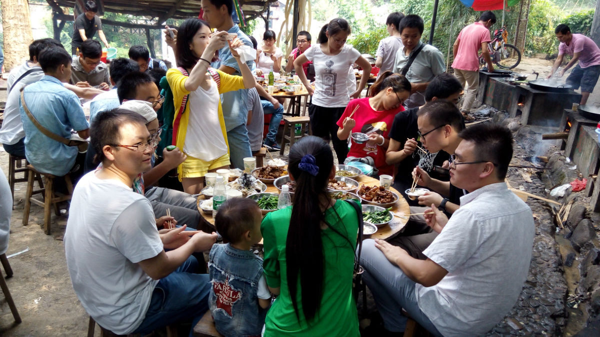 深圳龍華區(qū)啟明社工服務(wù)中心義工來深圳九龍山生態(tài)園休閑農(nóng)家樂一日游