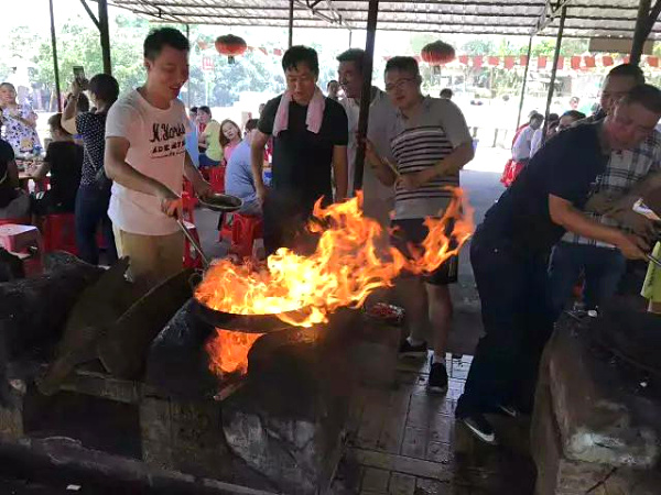 深圳市超頻三科技股份有限公司來深圳九龍山生態(tài)園野炊燒烤休閑一日游