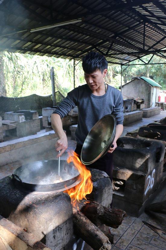 龍華富士康生產部員工活動在深圳九龍山莊開展